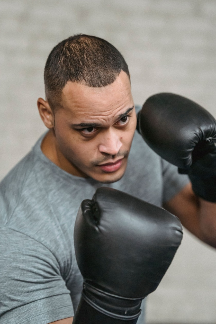 Resistance Bands vs Dumbbells: Which Is Better for Beginners?